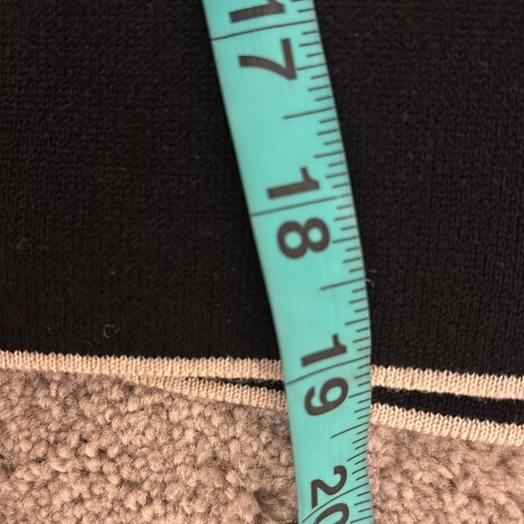 Max Studio London Elegant Black Sweater Sz Medium - Picture 11 of 12